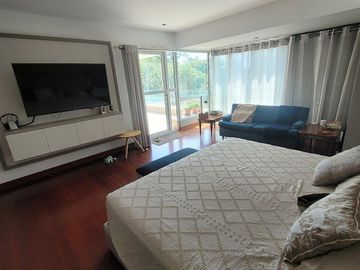 SE ALQUILA BELLO Y AMPLIO DEPARTAMENTO como casa en  CAMACHO , PRIMER PISO  CON PISCINA
