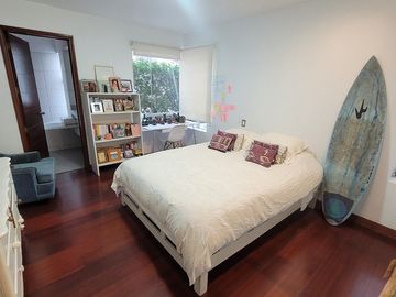 SE ALQUILA BELLO Y AMPLIO DEPARTAMENTO como casa en  CAMACHO , PRIMER PISO  CON PISCINA