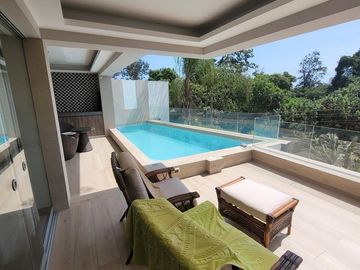 SE ALQUILA BELLO Y AMPLIO DEPARTAMENTO como casa en  CAMACHO , PRIMER PISO  CON PISCINA