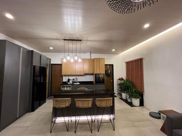 FOR SALE: 5YR OLD MODERN-INDUSTRIAL DESIGN HOUSE AND LOT IN TAGAYTAY CITY