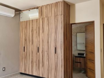 CASA EN VENTA RESIDENCIAL VÍA CUMBRES MODELO VIENTO, AV. HUAYACÁN, CANCUN , Q. ROO.