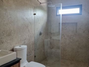 CASA EN VENTA RESIDENCIAL VÍA CUMBRES MODELO VIENTO, AV. HUAYACÁN, CANCUN , Q. ROO.