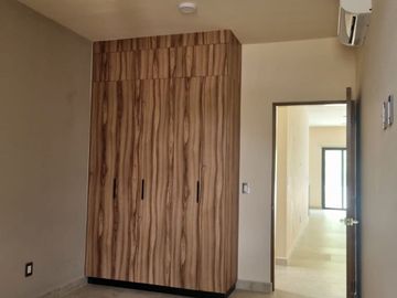 CASA EN VENTA RESIDENCIAL VÍA CUMBRES MODELO VIENTO, AV. HUAYACÁN, CANCUN , Q. ROO.