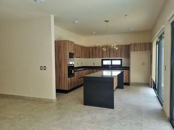 CASA EN VENTA RESIDENCIAL VÍA CUMBRES MODELO VIENTO, AV. HUAYACÁN, CANCUN , Q. ROO.