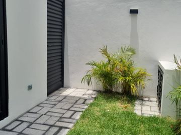 CASA EN VENTA RESIDENCIAL VÍA CUMBRES MODELO VIENTO, AV. HUAYACÁN, CANCUN , Q. ROO.