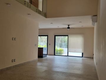 CASA EN VENTA RESIDENCIAL VÍA CUMBRES MODELO VIENTO, AV. HUAYACÁN, CANCUN , Q. ROO.