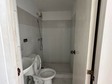 Condominium For Sale: 1-Bedroom PAG-IBIG Approved near Ortigas 15k/month