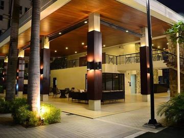 Cash Payment 850K Discount The Rochester Garden 1 Bedroom Suite near BGC Makati