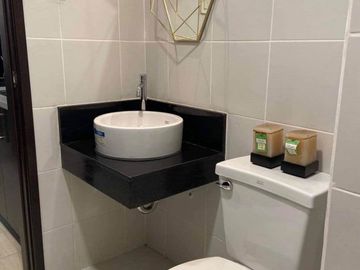 1 Bedroom Unit  Rent to Own Condo near BGC The Rochester Garden in San Joaquin Pasig
