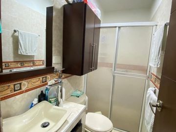 SE VENDE CASA MULTIFAMILIAR EN EL BARRIO EL DESCANSO