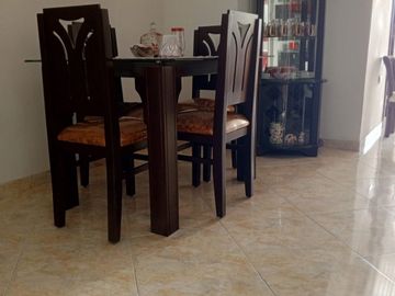 SE VENDE CASA MULTIFAMILIAR EN EL BARRIO EL DESCANSO