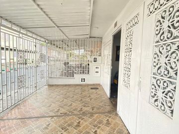 SE VENDE CASA MULTIFAMILIAR EN EL BARRIO EL DESCANSO