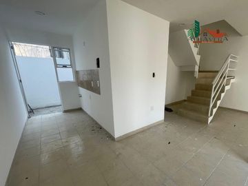 Casa en Venta en Emiliano Zapata en Condominio con Alberca