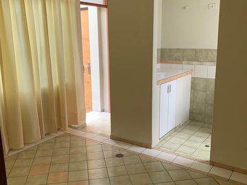 Alquilo minidepartamento en San Borja.