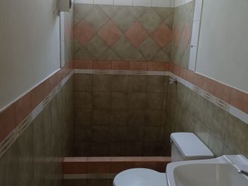 Alquilo minidepartamento en San Borja.