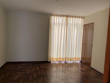 Alquilo minidepartamento en San Borja.