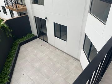 VENDO BONITO DPTO DE ESTRENO EN MIRAFLORES CON AREA SOCIAL TERRAZA, PARRILLAS, PISCINA, BAR, SALA DE NIÑOS