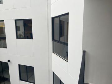 VENDO BONITO DPTO DE ESTRENO EN MIRAFLORES CON AREA SOCIAL TERRAZA, PARRILLAS, PISCINA, BAR, SALA DE NIÑOS