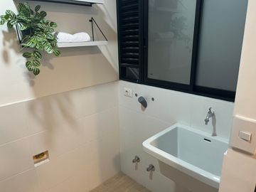 VENDO BONITO DPTO DE ESTRENO EN MIRAFLORES CON AREA SOCIAL TERRAZA, PARRILLAS, PISCINA, BAR, SALA DE NIÑOS