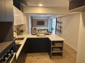 VENDO BONITO DPTO DE ESTRENO EN MIRAFLORES CON AREA SOCIAL TERRAZA, PARRILLAS, PISCINA, BAR, SALA DE NIÑOS