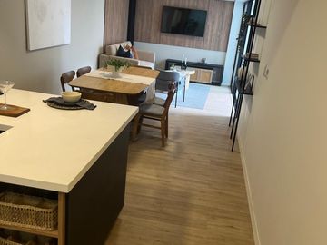 VENDO BONITO DPTO DE ESTRENO EN MIRAFLORES CON AREA SOCIAL TERRAZA, PARRILLAS, PISCINA, BAR, SALA DE NIÑOS