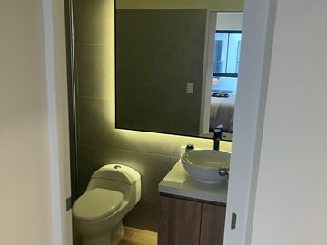 VENDO BONITO DPTO DE ESTRENO EN MIRAFLORES CON AREA SOCIAL TERRAZA, PARRILLAS, PISCINA, BAR, SALA DE NIÑOS