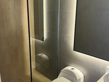 VENDO BONITO DPTO DE ESTRENO EN MIRAFLORES CON AREA SOCIAL TERRAZA, PARRILLAS, PISCINA, BAR, SALA DE NIÑOS