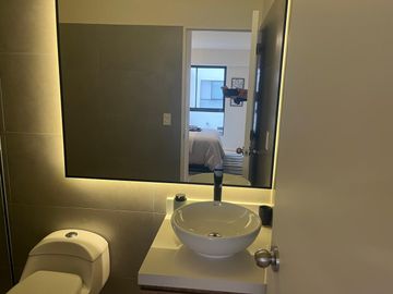 VENDO BONITO DPTO DE ESTRENO EN MIRAFLORES CON AREA SOCIAL TERRAZA, PARRILLAS, PISCINA, BAR, SALA DE NIÑOS