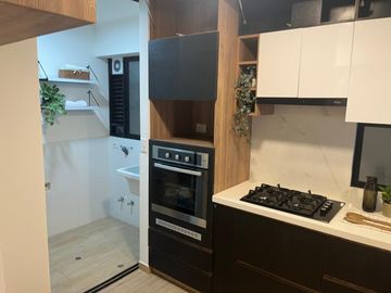 VENDO BONITO DPTO DE ESTRENO EN MIRAFLORES CON AREA SOCIAL TERRAZA, PARRILLAS, PISCINA, BAR, SALA DE NIÑOS
