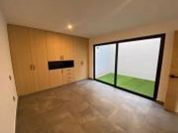 VENTA CASA EN LOMAS DE JURIQUILLA CON RECAMARA EN PB