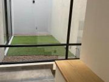 VENTA CASA EN LOMAS DE JURIQUILLA CON RECAMARA EN PB