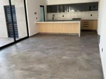 VENTA CASA EN LOMAS DE JURIQUILLA CON RECAMARA EN PB