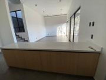 VENTA CASA EN LOMAS DE JURIQUILLA CON RECAMARA EN PB