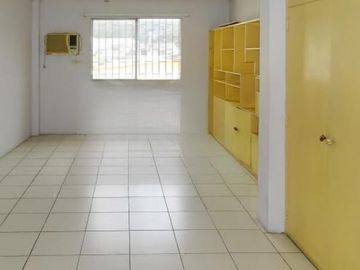 Vendo Departamento Av. Urdesa centra   1piso alto