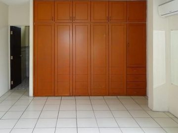 Vendo Departamento Av. Urdesa centra   1piso alto