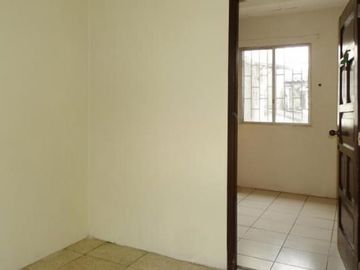 Vendo Departamento Av. Urdesa centra   1piso alto
