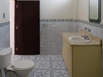 Vendo Departamento Av. Urdesa centra   1piso alto