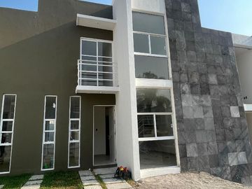 CASA EN VENTA EN EMILIANO ZAPATA CON ALBERCA