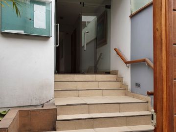 SE VENDE LINDO DEPARTAMENTO DE 105 M2 , CERCA A COLEGIOS EN VALLE HERMOSO. SURCO
