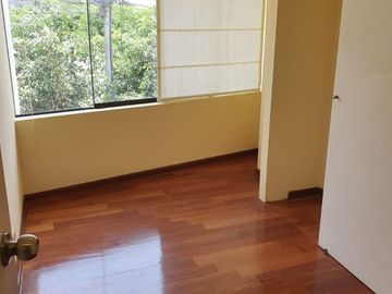 SE VENDE LINDO DEPARTAMENTO DE 105 M2 , CERCA A COLEGIOS EN VALLE HERMOSO. SURCO