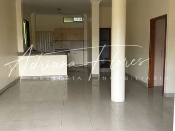Urbanor Av Las Aguas Norte Guayaquil Casa Rentera Tres Pisos