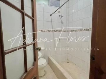 Urbanor Av Las Aguas Norte Guayaquil Casa Rentera Tres Pisos