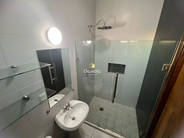 Se RENTA casa en privada del Rey con acceso controlado y área común, cerca de Walmart 68