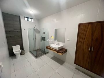 Se RENTA casa en privada del Rey con acceso controlado y área común, cerca de Walmart 68