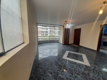 Departamento En Venta Espacioso Y Luminoso En Los Fresnos - La Molina