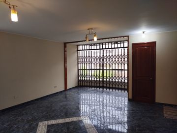 Departamento En Venta Espacioso Y Luminoso En Los Fresnos - La Molina