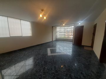 Departamento En Venta Espacioso Y Luminoso En Los Fresnos - La Molina