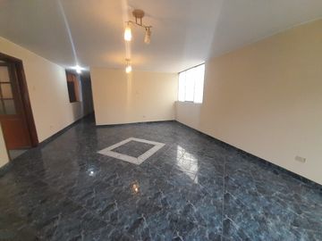 Departamento En Venta Espacioso Y Luminoso En Los Fresnos - La Molina