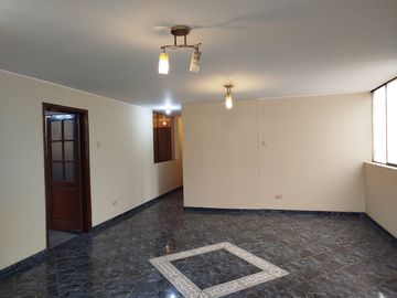Departamento En Venta Espacioso Y Luminoso En Los Fresnos - La Molina