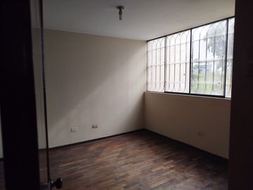 Departamento En Venta Espacioso Y Luminoso En Los Fresnos - La Molina